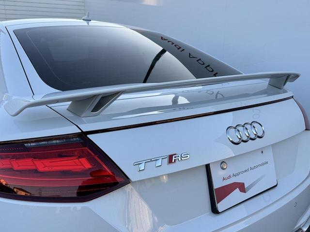 ＴＴ ＲＳクーペ ベースグレード　ＲＳエキゾースト　ＯＰ２０インチＡＷ　マトリクスＯＬＥＤ　マットアルミニウムスタイリングＰＫＧ　エクステンデットレザーＰＫＧ　ファインナッパレザー　レッドキャリパー　クルコン　バックカメラ（21枚目）