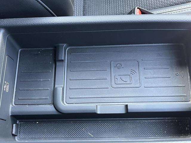 Ａ４ ３５ＴＦＳＩ　Ｓライン　ＳラインプラスＰＫＧ　ＳラインインテリアＰＫＧ　マトリクスＬＥＤヘッドライトＰＫＧ　ＴＶチューナー　マルチカラーアンビエントライト　スマホ連携　ワイヤレスチャージ　全周囲カメラ　パークアシスト（12枚目）