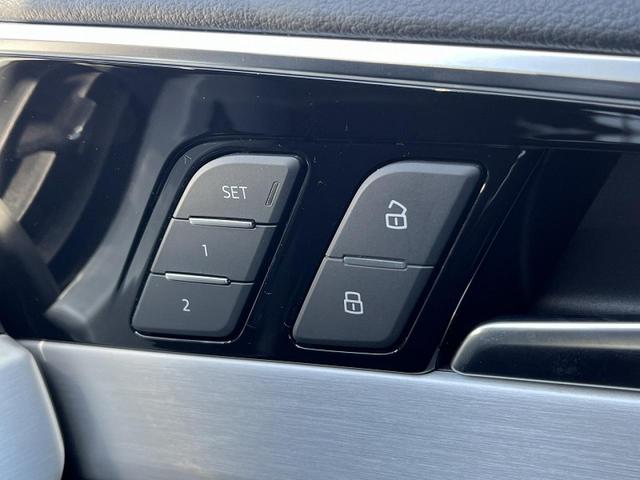 Ａ４ ３５ＴＦＳＩ　Ｓライン　ＳラインプラスＰＫＧ　ＳラインインテリアＰＫＧ　マトリクスＬＥＤヘッドライトＰＫＧ　ＴＶチューナー　マルチカラーアンビエントライト　スマホ連携　ワイヤレスチャージ　全周囲カメラ　パークアシスト（24枚目）