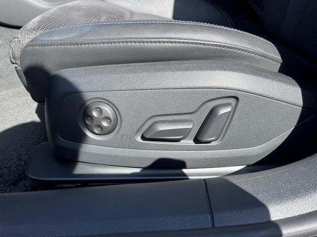 Ａ４ ３５ＴＦＳＩ　Ｓライン　ＳラインプラスＰＫＧ　ＳラインインテリアＰＫＧ　マトリクスＬＥＤヘッドライトＰＫＧ　ＴＶチューナー　マルチカラーアンビエントライト　スマホ連携　ワイヤレスチャージ　全周囲カメラ　パークアシスト（25枚目）