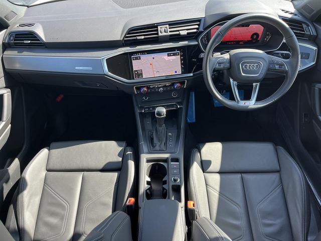Ｑ３ ３５ＴＦＳＩ　Ｓライン　ブラックスタイリングＰＫＧ　プラスＰＫＧ　コンビニ＆アシスタンスＰＫＧ　スマホ連携　ワイヤレスチャージ　パーシャルレザー　１９インチＡＷ　全周囲カメラ　アンビエントライト　サイドアシスト　１オーナー（2枚目）
