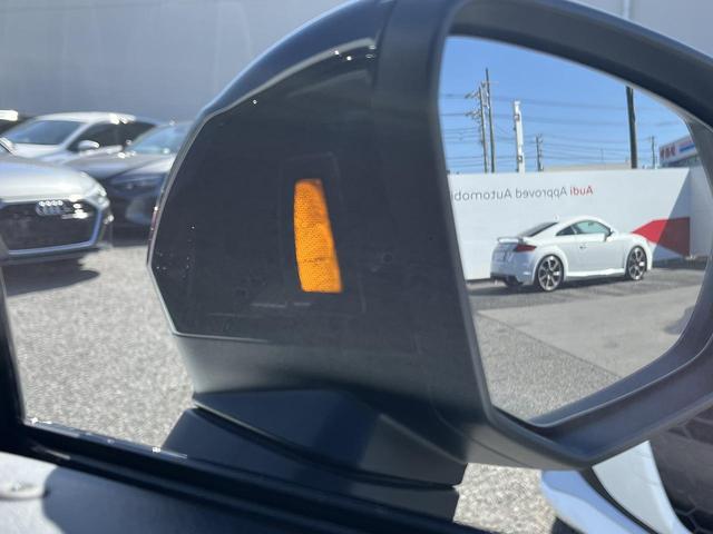 Ｑ３ ３５ＴＦＳＩ　Ｓライン　ブラックスタイリングＰＫＧ　プラスＰＫＧ　コンビニ＆アシスタンスＰＫＧ　スマホ連携　ワイヤレスチャージ　パーシャルレザー　１９インチＡＷ　全周囲カメラ　アンビエントライト　サイドアシスト　１オーナー（11枚目）