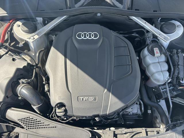 Ｑ３ ３５ＴＦＳＩ　Ｓライン　ブラックスタイリングＰＫＧ　プラスＰＫＧ　コンビニ＆アシスタンスＰＫＧ　スマホ連携　ワイヤレスチャージ　パーシャルレザー　１９インチＡＷ　全周囲カメラ　アンビエントライト　サイドアシスト　１オーナー（17枚目）