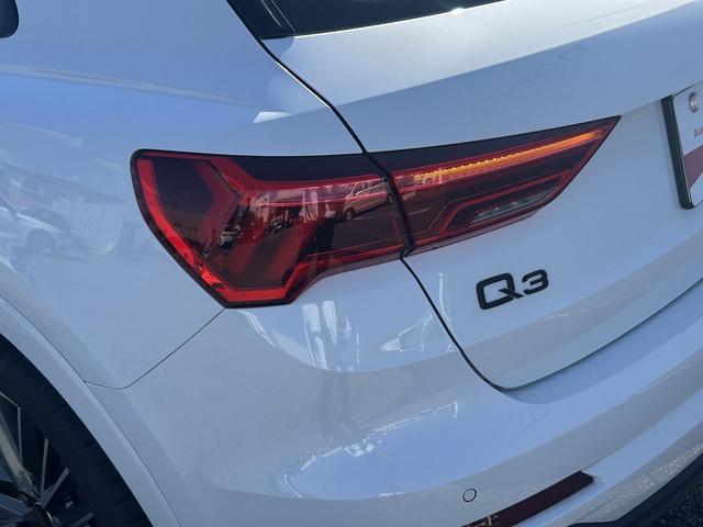 Ｑ３ ３５ＴＦＳＩ　Ｓライン　ブラックスタイリングＰＫＧ　プラスＰＫＧ　コンビニ＆アシスタンスＰＫＧ　スマホ連携　ワイヤレスチャージ　パーシャルレザー　１９インチＡＷ　全周囲カメラ　アンビエントライト　サイドアシスト　１オーナー（22枚目）