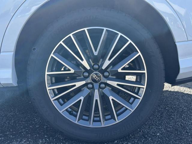 Ｑ３ ３５ＴＦＳＩ　Ｓライン　ブラックスタイリングＰＫＧ　プラスＰＫＧ　コンビニ＆アシスタンスＰＫＧ　スマホ連携　ワイヤレスチャージ　パーシャルレザー　１９インチＡＷ　全周囲カメラ　アンビエントライト　サイドアシスト　１オーナー（23枚目）