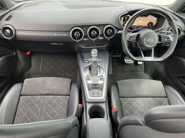 ＴＴクーペ ４０ＴＦＳＩ　Ｓラインパッケージ　コンフォートＰＫＧ　クルーズコントロール　可変式リア　ドライブセレクト　スマホ連携　Ｂｌｕｅｔｏｏｔｈ　サイドアシスト　シートヒーター　ホールドアシスト　バーチャルコックピット　１オーナー（2枚目）