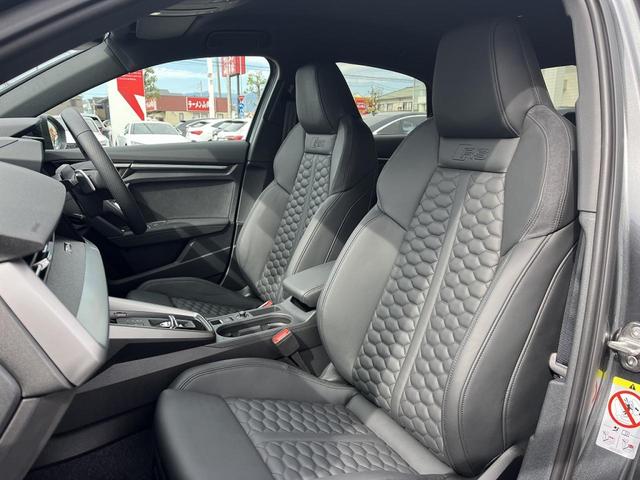 RS3 ベースグレード RSスポーツエキゾースト RSダンピングコントロールサス オプション19インチAW ファインナッパレザーダイヤモンドステッチ マトリクスLED レッドキャリパー(13枚目)