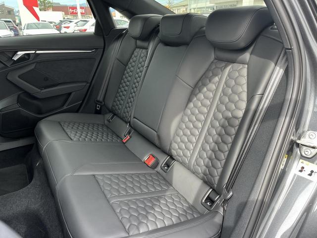 RS3 ベースグレード RSスポーツエキゾースト RSダンピングコントロールサス オプション19インチAW ファインナッパレザーダイヤモンドステッチ マトリクスLED レッドキャリパー(14枚目)