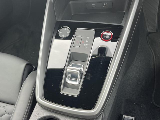 RS3 ベースグレード RSスポーツエキゾースト RSダンピングコントロールサス オプション19インチAW ファインナッパレザーダイヤモンドステッチ マトリクスLED レッドキャリパー(26枚目)