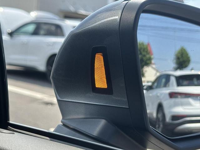 Q3 35TFSI Sライン コンビニエンスアシスタンスPKG プラスPKG パーシャルレザー OP19インチAW スマホ連携 ACC レーンアシスト サイドアシスト ドライブセレクト 全周囲カメラ ワイヤレスチャージ 1オーナー(9枚目)