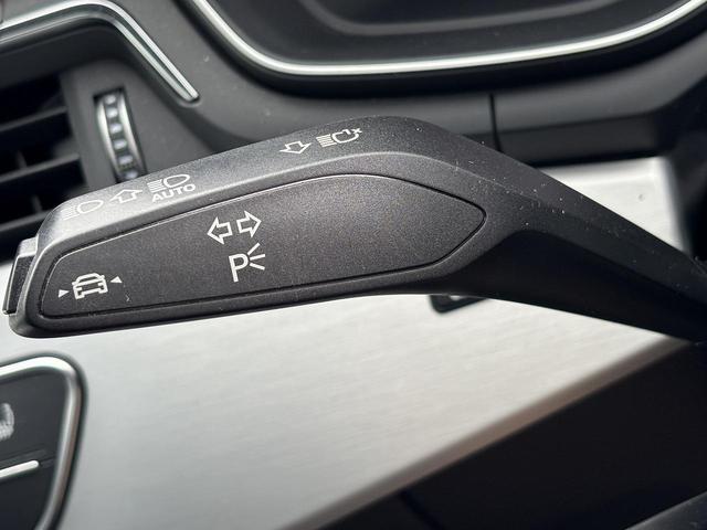 Ａ４アバント ブラックスタイルプラス　２５０台限定　専用１９インチＡＷ　コンフォートＰＫＧ　ＳラインプラスＰＫＧ　インテリアＰＫＧ　マトリクスＬＥＤ　アンビエントライト　全周囲カメラ　ＡＣＣ　レーンアシスト　パークアシスト　サイドアシスト（10枚目）