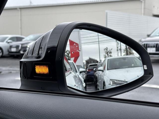 Ａ４アバント ブラックスタイルプラス　２５０台限定　専用１９インチＡＷ　コンフォートＰＫＧ　ＳラインプラスＰＫＧ　インテリアＰＫＧ　マトリクスＬＥＤ　アンビエントライト　全周囲カメラ　ＡＣＣ　レーンアシスト　パークアシスト　サイドアシスト（11枚目）