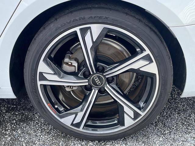 Ａ４アバント ブラックスタイルプラス　２５０台限定　専用１９インチＡＷ　コンフォートＰＫＧ　ＳラインプラスＰＫＧ　インテリアＰＫＧ　マトリクスＬＥＤ　アンビエントライト　全周囲カメラ　ＡＣＣ　レーンアシスト　パークアシスト　サイドアシスト（13枚目）