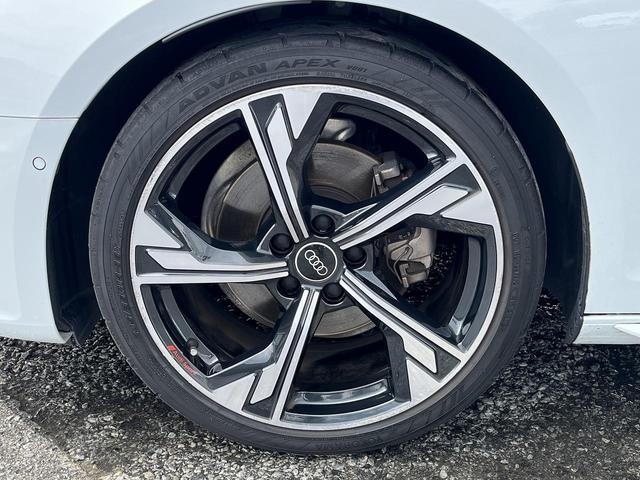 Ａ４アバント ブラックスタイルプラス　２５０台限定　専用１９インチＡＷ　コンフォートＰＫＧ　ＳラインプラスＰＫＧ　インテリアＰＫＧ　マトリクスＬＥＤ　アンビエントライト　全周囲カメラ　ＡＣＣ　レーンアシスト　パークアシスト　サイドアシスト（24枚目）