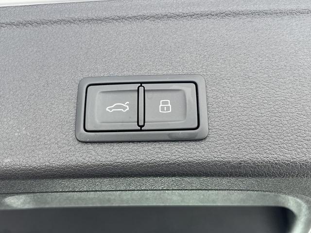 Ａ４アバント ブラックスタイルプラス　２５０台限定　専用１９インチＡＷ　コンフォートＰＫＧ　ＳラインプラスＰＫＧ　インテリアＰＫＧ　マトリクスＬＥＤ　アンビエントライト　全周囲カメラ　ＡＣＣ　レーンアシスト　パークアシスト　サイドアシスト（27枚目）