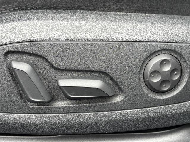 Ａ４アバント ブラックスタイルプラス　２５０台限定　専用１９インチＡＷ　コンフォートＰＫＧ　ＳラインプラスＰＫＧ　インテリアＰＫＧ　マトリクスＬＥＤ　アンビエントライト　全周囲カメラ　ＡＣＣ　レーンアシスト　パークアシスト　サイドアシスト（28枚目）