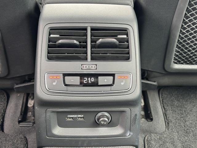 Ａ４アバント ブラックスタイルプラス　２５０台限定　専用１９インチＡＷ　コンフォートＰＫＧ　ＳラインプラスＰＫＧ　インテリアＰＫＧ　マトリクスＬＥＤ　アンビエントライト　全周囲カメラ　ＡＣＣ　レーンアシスト　パークアシスト　サイドアシスト（33枚目）