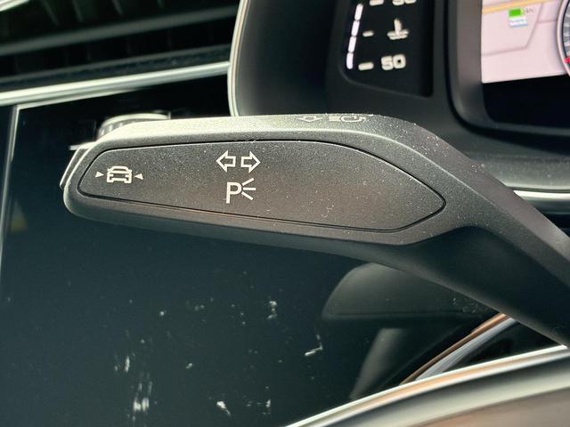 Ｑ８ ５５ＴＦＳＩクワトロ　Ｓライン　ブラックスタイリングＰＫＧ　Ｂａｎｇ＆Ｏｌｕｆｓｅｎ　コンフォートアシスタンスＰＫＧ　マトリクスＬＥＤ　シートベンチレーション　２２インチＡＷ　オールホイールステアリング　ステアリングヒーター（9枚目）