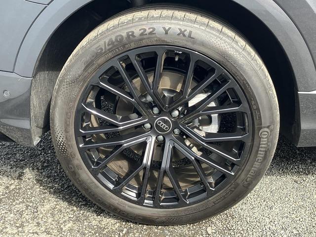 Ｑ８ ５５ＴＦＳＩクワトロ　Ｓライン　ブラックスタイリングＰＫＧ　Ｂａｎｇ＆Ｏｌｕｆｓｅｎ　コンフォートアシスタンスＰＫＧ　マトリクスＬＥＤ　シートベンチレーション　２２インチＡＷ　オールホイールステアリング　ステアリングヒーター（12枚目）