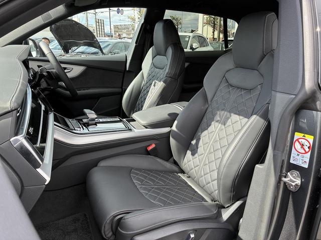 Ｑ８ ５５ＴＦＳＩクワトロ　Ｓライン　ブラックスタイリングＰＫＧ　Ｂａｎｇ＆Ｏｌｕｆｓｅｎ　コンフォートアシスタンスＰＫＧ　マトリクスＬＥＤ　シートベンチレーション　２２インチＡＷ　オールホイールステアリング　ステアリングヒーター（14枚目）