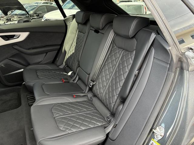 Ｑ８ ５５ＴＦＳＩクワトロ　Ｓライン　ブラックスタイリングＰＫＧ　Ｂａｎｇ＆Ｏｌｕｆｓｅｎ　コンフォートアシスタンスＰＫＧ　マトリクスＬＥＤ　シートベンチレーション　２２インチＡＷ　オールホイールステアリング　ステアリングヒーター（15枚目）