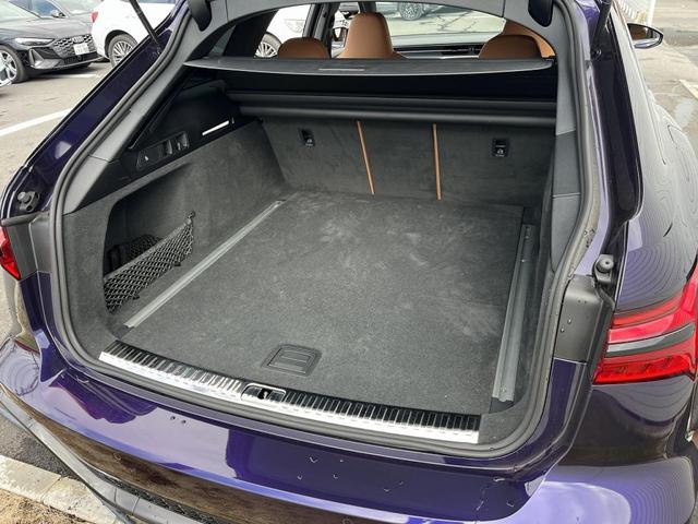 RS6アバント パフォーマンス ベースグレード exclusiveカラー ブラックスタイリングカーボンPKG RSエキゾースト B&O パノラマサンルーフ レッドブレーキキャリパー OP22インチAW シートベンチレーション ブラウンレザー(16枚目)