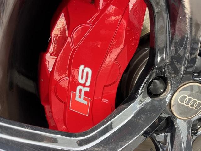 RS6アバント パフォーマンス ベースグレード exclusiveカラー ブラックスタイリングカーボンPKG RSエキゾースト B&O パノラマサンルーフ レッドブレーキキャリパー OP22インチAW シートベンチレーション ブラウンレザー(22枚目)