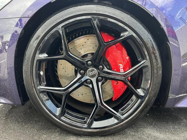 RS6アバント パフォーマンス ベースグレード exclusiveカラー ブラックスタイリングカーボンPKG RSエキゾースト B&O パノラマサンルーフ レッドブレーキキャリパー OP22インチAW シートベンチレーション ブラウンレザー(25枚目)