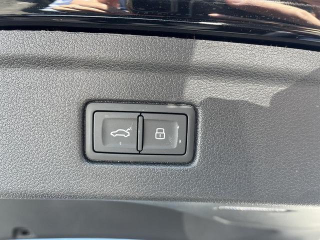 Ａ５スポーツバック ４０ＴＦＳＩスポーツ　ＳラインＰＫＧ　アシスタンスＰＫＧ　マトリクスＬＥＤ　アンビエントライト　バーチャルＣＰ　１８インチＡＷ　ハーフレザー　ＡＣＣ　レーンアシスト　サイドアシスト　全周囲カメラ　パークアシスト（34枚目）