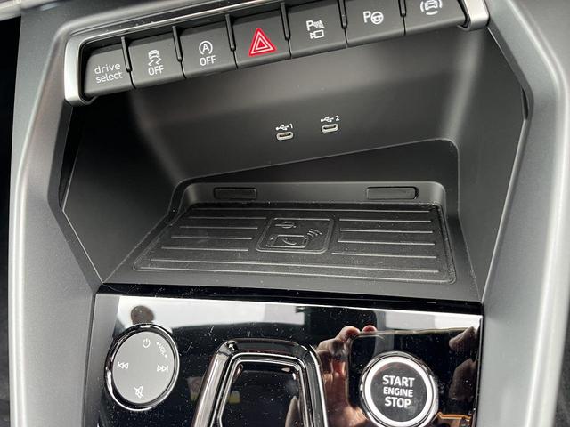 Ａ３セダン Ｓライン　１ｓｔエディション　２００台限定　専用１８インチＡＷ　ＡｕｄｉＳｐｏｒｔレッドステッチ　ＳラインプラスＰＫＧ　ナビケーションＰＫＧ　コンビニエンス＆アシスタンスＰＫＧ　マトリクスＬＥＤヘッドライト　ドアエントリーライト（12枚目）