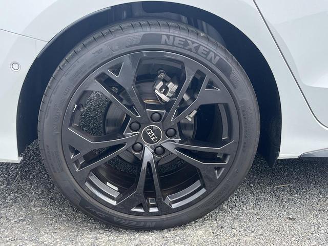 Ａ３セダン Ｓライン　１ｓｔエディション　２００台限定　専用１８インチＡＷ　ＡｕｄｉＳｐｏｒｔレッドステッチ　ＳラインプラスＰＫＧ　ナビケーションＰＫＧ　コンビニエンス＆アシスタンスＰＫＧ　マトリクスＬＥＤヘッドライト　ドアエントリーライト（14枚目）