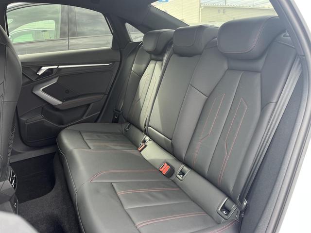 Ａ３セダン Ｓライン　１ｓｔエディション　２００台限定　専用１８インチＡＷ　ＡｕｄｉＳｐｏｒｔレッドステッチ　ＳラインプラスＰＫＧ　ナビケーションＰＫＧ　コンビニエンス＆アシスタンスＰＫＧ　マトリクスＬＥＤヘッドライト　ドアエントリーライト（16枚目）