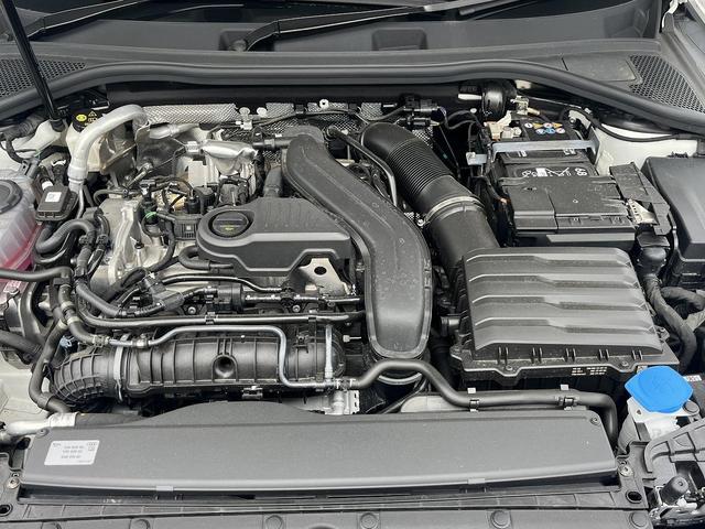 Ａ３セダン Ｓライン　１ｓｔエディション　２００台限定　専用１８インチＡＷ　ＡｕｄｉＳｐｏｒｔレッドステッチ　ＳラインプラスＰＫＧ　ナビケーションＰＫＧ　コンビニエンス＆アシスタンスＰＫＧ　マトリクスＬＥＤヘッドライト　ドアエントリーライト（18枚目）