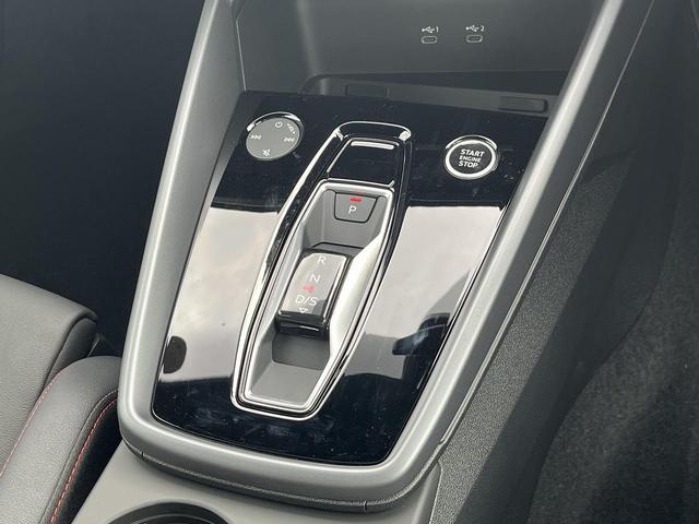Ａ３セダン Ｓライン　１ｓｔエディション　２００台限定　専用１８インチＡＷ　ＡｕｄｉＳｐｏｒｔレッドステッチ　ＳラインプラスＰＫＧ　ナビケーションＰＫＧ　コンビニエンス＆アシスタンスＰＫＧ　マトリクスＬＥＤヘッドライト　ドアエントリーライト（25枚目）