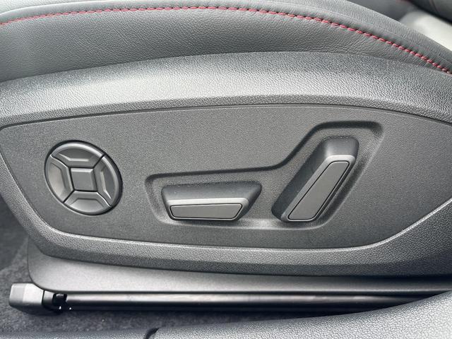 Ａ３セダン Ｓライン　１ｓｔエディション　２００台限定　専用１８インチＡＷ　ＡｕｄｉＳｐｏｒｔレッドステッチ　ＳラインプラスＰＫＧ　ナビケーションＰＫＧ　コンビニエンス＆アシスタンスＰＫＧ　マトリクスＬＥＤヘッドライト　ドアエントリーライト（29枚目）