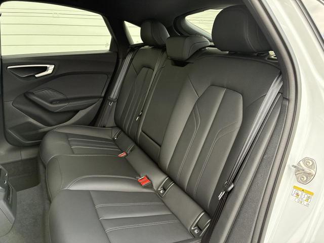 A5 TFSI 110kW Sラインパッケージ テクノロジーPKGプロ パッセンジャーディスプレイ 19インチAW ライティングPKG ACC レーンアシスト サイドアシスト 全周囲カメラ マトリクスLED デジタルシグネチャー(16枚目)