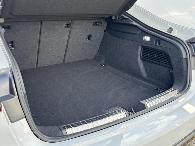 A5 TFSI 110kW Sラインパッケージ テクノロジーPKGプロ パッセンジャーディスプレイ 19インチAW ライティングPKG ACC レーンアシスト サイドアシスト 全周囲カメラ マトリクスLED デジタルシグネチャー(17枚目)