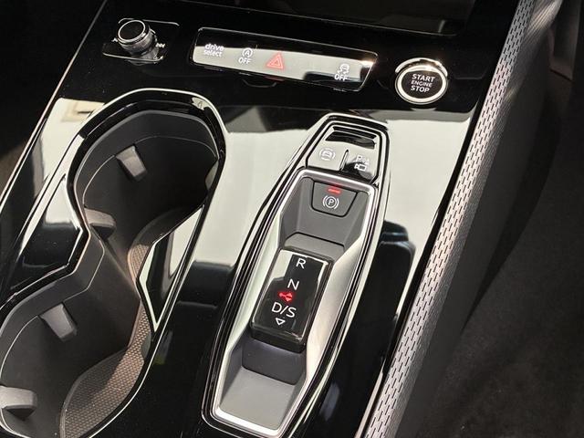 A5 TFSI 110kW Sラインパッケージ テクノロジーPKGプロ パッセンジャーディスプレイ 19インチAW ライティングPKG ACC レーンアシスト サイドアシスト 全周囲カメラ マトリクスLED デジタルシグネチャー(32枚目)