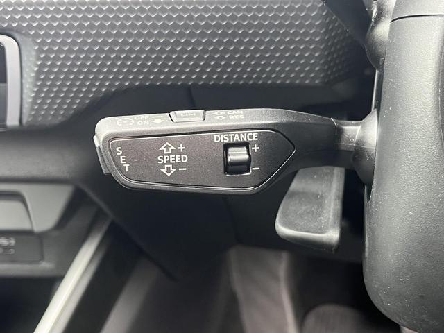 Ａ１スポーツバック シティカーバーブラックスタイルプラス　限定車１２５台　ブラックスタイリング　専用１７インチＡＷ　プライバシーガラス　コントラストルーフ　ＡＣＣ　レーンアシスト　スマホ連携　リヤビューカメラ　シートヒーター　ＬＥＤライト　１オーナー車（6枚目）