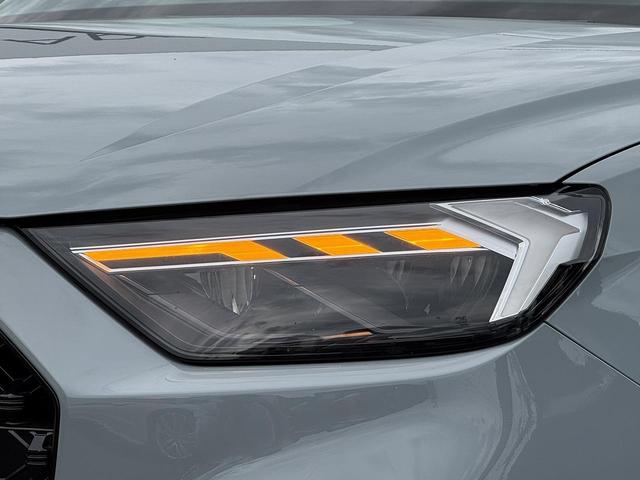 Ａ１スポーツバック シティカーバーブラックスタイルプラス　限定車１２５台　ブラックスタイリング　専用１７インチＡＷ　プライバシーガラス　コントラストルーフ　ＡＣＣ　レーンアシスト　スマホ連携　リヤビューカメラ　シートヒーター　ＬＥＤライト　１オーナー車（11枚目）