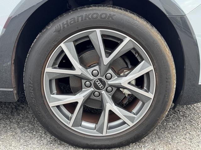 Ａ１スポーツバック シティカーバーブラックスタイルプラス　限定車１２５台　ブラックスタイリング　専用１７インチＡＷ　プライバシーガラス　コントラストルーフ　ＡＣＣ　レーンアシスト　スマホ連携　リヤビューカメラ　シートヒーター　ＬＥＤライト　１オーナー車（12枚目）