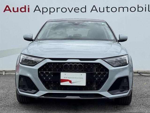 Ａ１スポーツバック シティカーバーブラックスタイルプラス　限定車１２５台　ブラックスタイリング　専用１７インチＡＷ　プライバシーガラス　コントラストルーフ　ＡＣＣ　レーンアシスト　スマホ連携　リヤビューカメラ　シートヒーター　ＬＥＤライト　１オーナー車（17枚目）