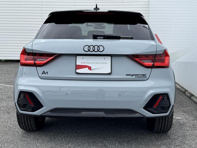 Ａ１スポーツバック シティカーバーブラックスタイルプラス　限定車１２５台　ブラックスタイリング　専用１７インチＡＷ　プライバシーガラス　コントラストルーフ　ＡＣＣ　レーンアシスト　スマホ連携　リヤビューカメラ　シートヒーター　ＬＥＤライト　１オーナー車（18枚目）