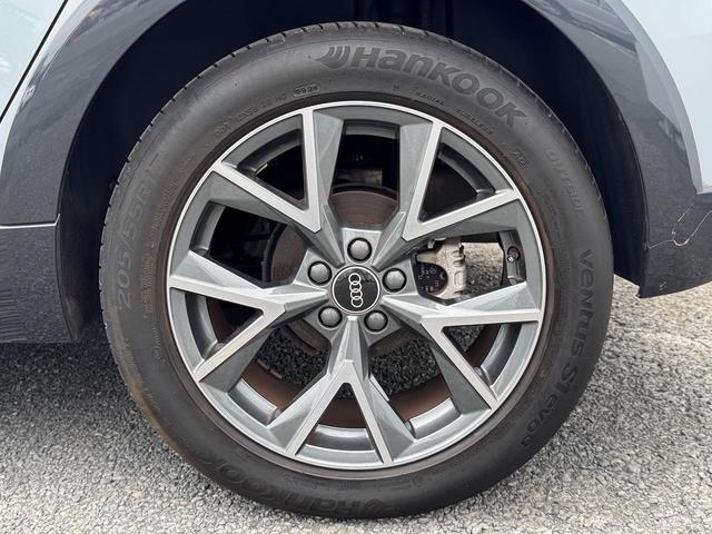 Ａ１スポーツバック シティカーバーブラックスタイルプラス　限定車１２５台　ブラックスタイリング　専用１７インチＡＷ　プライバシーガラス　コントラストルーフ　ＡＣＣ　レーンアシスト　スマホ連携　リヤビューカメラ　シートヒーター　ＬＥＤライト　１オーナー車（22枚目）