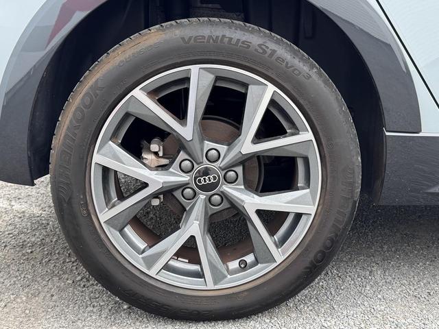 Ａ１スポーツバック シティカーバーブラックスタイルプラス　限定車１２５台　ブラックスタイリング　専用１７インチＡＷ　プライバシーガラス　コントラストルーフ　ＡＣＣ　レーンアシスト　スマホ連携　リヤビューカメラ　シートヒーター　ＬＥＤライト　１オーナー車（24枚目）