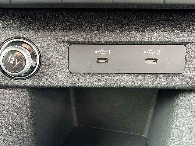 Ａ１スポーツバック シティカーバーブラックスタイルプラス　限定車１２５台　ブラックスタイリング　専用１７インチＡＷ　プライバシーガラス　コントラストルーフ　ＡＣＣ　レーンアシスト　スマホ連携　リヤビューカメラ　シートヒーター　ＬＥＤライト　１オーナー車（28枚目）