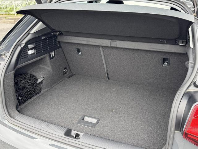 Ｑ２ ハッシュタグ　ブラックスタイリング　３７５台限定車　専用１８インチＡＷ　ブラックスタイリングＰＫＧ　アシスタンスＰＫＧ　ナビゲーションＰＫＧ　バーチャルコックピット　スマホ連携　ＬＥＤヘッドライト　シートヒーター　１オーナー（16枚目）