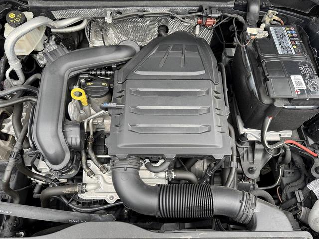 Ｑ２ ハッシュタグ　ブラックスタイリング　３７５台限定車　専用１８インチＡＷ　ブラックスタイリングＰＫＧ　アシスタンスＰＫＧ　ナビゲーションＰＫＧ　バーチャルコックピット　スマホ連携　ＬＥＤヘッドライト　シートヒーター　１オーナー（17枚目）