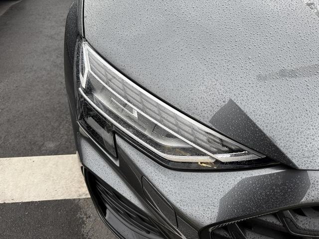 A3セダン Sライン 1stエディション 200台限定 専用18インチAW SラインプラスPKG ナビケーションPKG コンビニエンス&アシスタンスPKG マトリクスLEDヘッドライト ドアエントリーライト AudiSportレッドステッチ(12枚目)