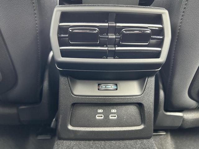 A3セダン Sライン 1stエディション 200台限定 専用18インチAW SラインプラスPKG ナビケーションPKG コンビニエンス&アシスタンスPKG マトリクスLEDヘッドライト ドアエントリーライト AudiSportレッドステッチ(31枚目)